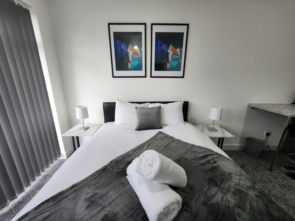 4 Bedroom 2 Bathroom Shared House - Near Bhx And Nec Birmingham Exterior photo