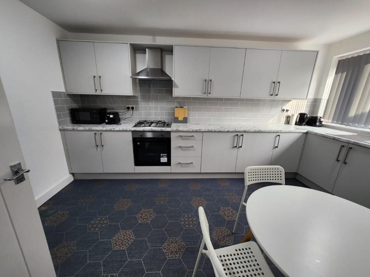 4 Bedroom 2 Bathroom Shared House - Near Bhx And Nec Birmingham Exterior photo