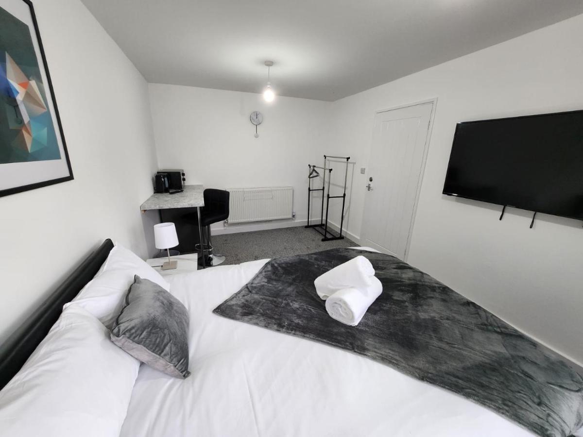 4 Bedroom 2 Bathroom Shared House - Near Bhx And Nec Birmingham Exterior photo