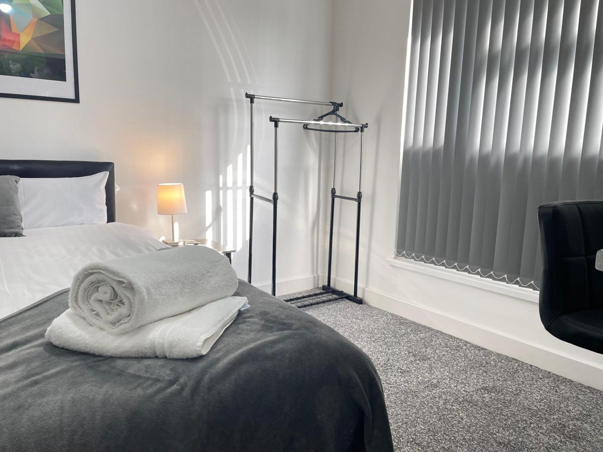 4 Bedroom 2 Bathroom Shared House - Near Bhx And Nec Birmingham Exterior photo