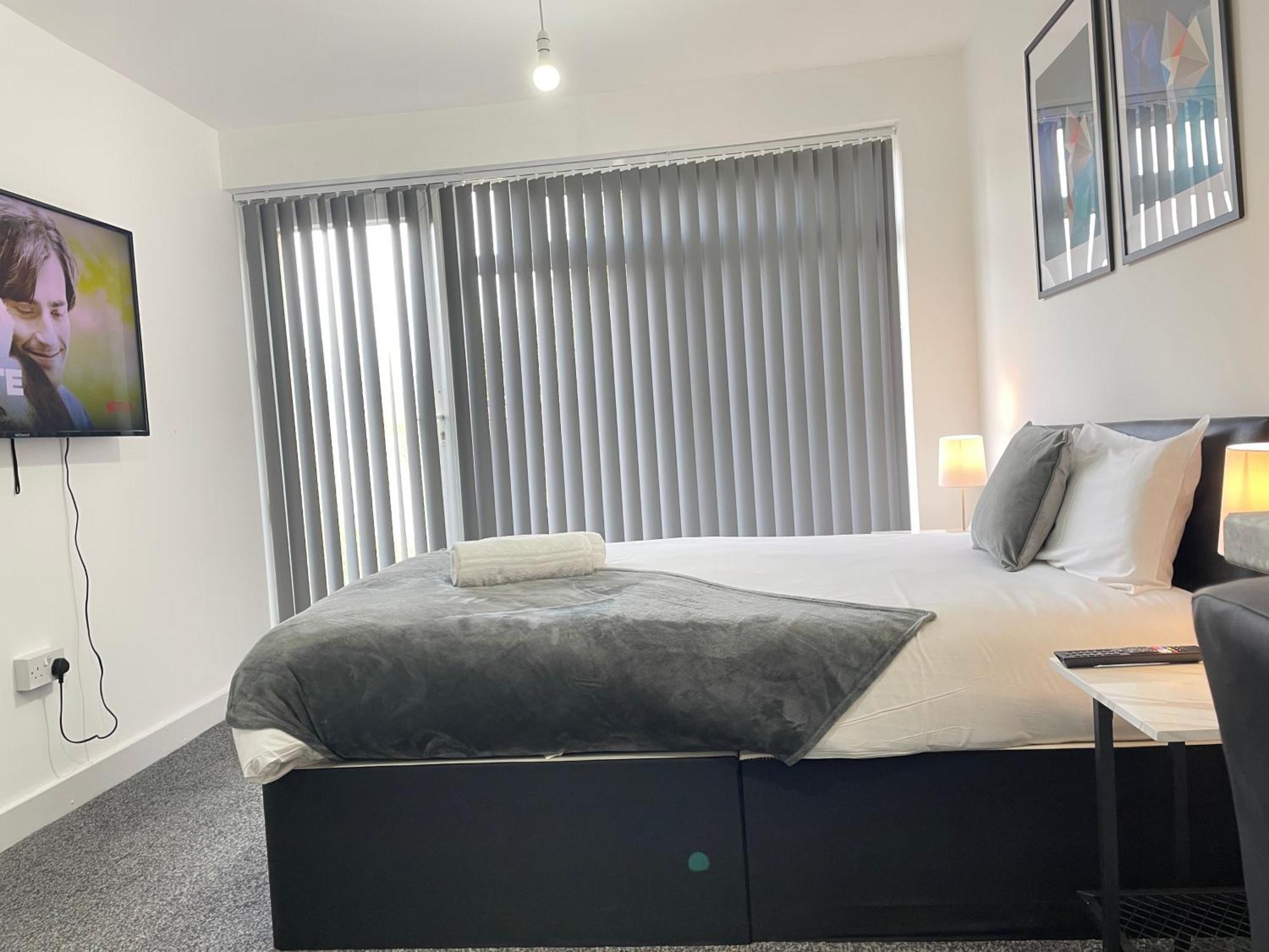 4 Bedroom 2 Bathroom Shared House - Near Bhx And Nec Birmingham Exterior photo